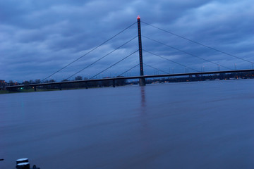 Fototapeta na wymiar Düsseldorf Hochwasser
