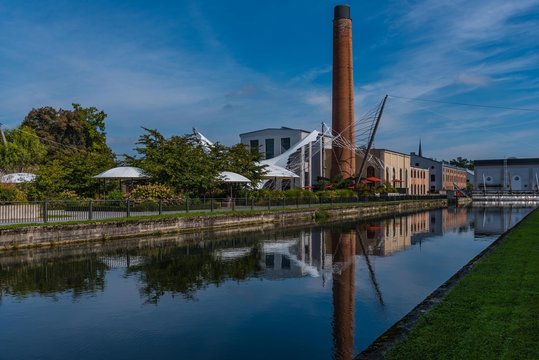 Alte Spinnerei Kolbermoor mit Mangfall Kanal