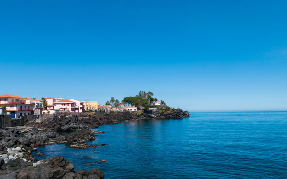 Malerische Bucht von Santa Tecla; Acireale; Sizilien