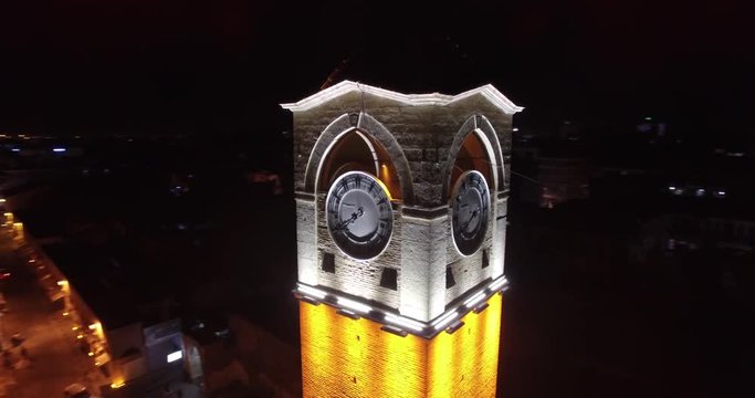 Adana b&uuml;y&uuml;k saat kule yapı mimari gece