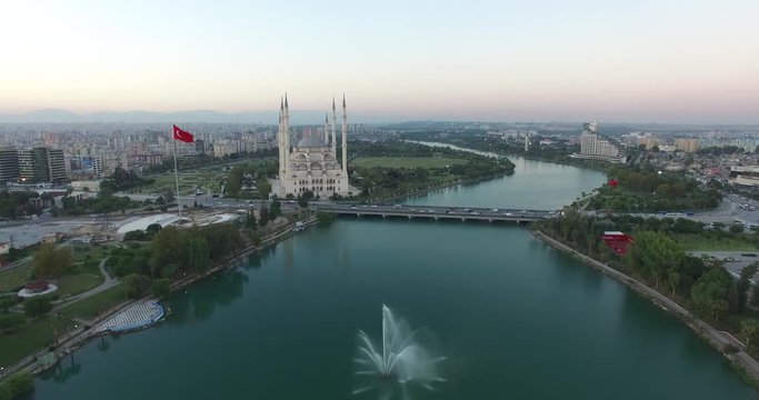Adana,bayrak,merkez camii,merkez park,seyhan nehri,k&ouml;pr&uuml;,nehir,simge