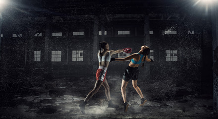 Women ultimate fighting . Mixed media