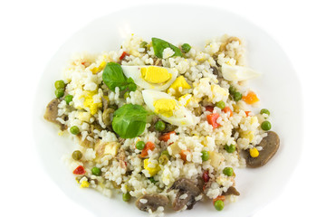 Insalata di riso in un piatto