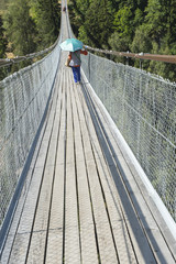 Obraz premium Fussgänger-Hängebrücke bei Fürgangen-Mühlebach, Goms, Wallis, Schweiz