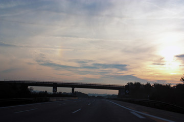 Fototapeta na wymiar Autobahnbrücke im Sonnenaufgang