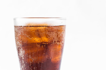 Pour sparkling water mixed with ice drink