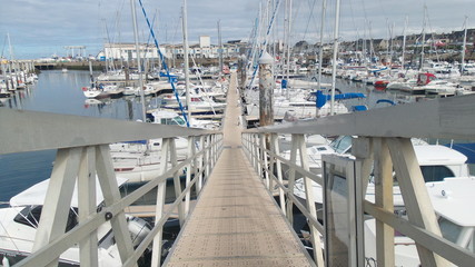 Pont sur le port