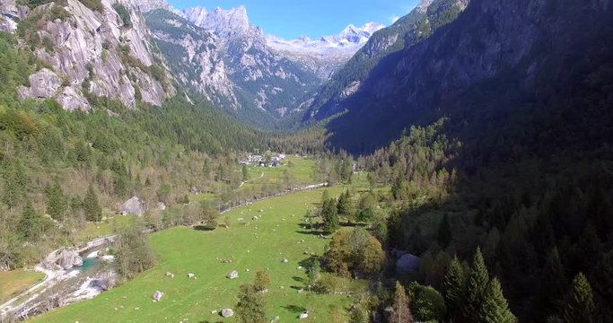 Aerial 4k - 
Val di Mello - Valmasino (IT) - Vista aerea