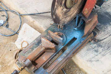 Cutting metal with grinder