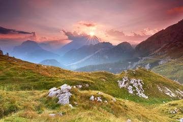 Gipfel bei Sonnenuntergang in den julischen Alpen, Mangart - Slowenien