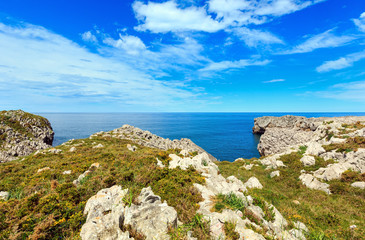 Fototapeta na wymiar Summer rocky coast (Asturias, Spain).