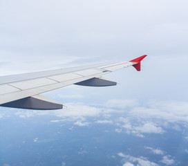 Obraz premium Airplane wing out of window