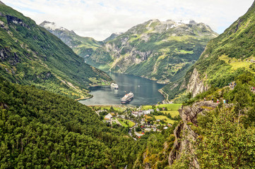 Fototapeta na wymiar Geiranger Fjord 2