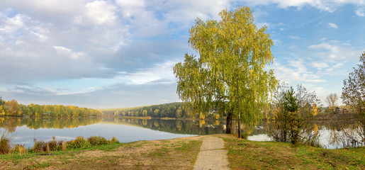 осенний пейзаж на Уральской реке Иртыш, Россия © 7ynp100
