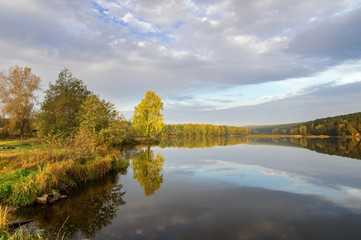 осенний пейзаж на Уральской реке Иртыш, Россия