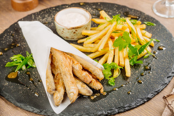 Fried smelt with the potatoes and sauce