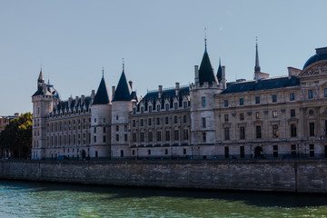 Fototapeta na wymiar 36 quai des Orfèvres