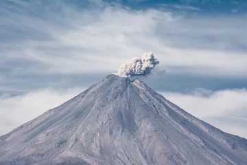 Foto op Aluminium El Volcán de Colima expulsa gases y cenizas. © jesuschurion57