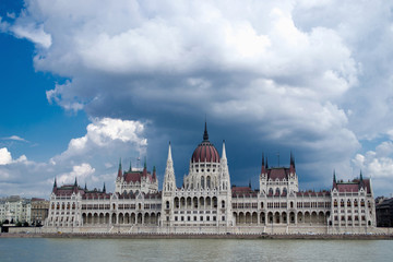 Fototapeta premium Straight view on Parliament over Danube river
