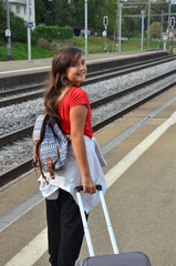 Teenager am Bahnhof