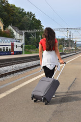 Teenager am Bahnhof