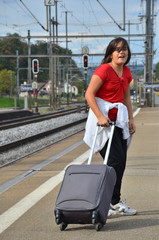 Teenager am Bahnhof