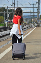Teenager am Bahnhof