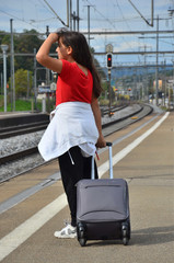 Teenager am Bahnhof