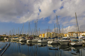 Fototapeta na wymiar Cap d'Agde/port de plaisance avec bateaux