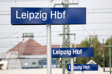 Verkehrszeichen im Hauptbahnhof Leipzig