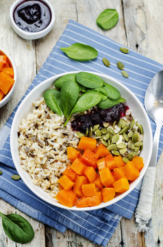 rice bowl with spinach, pumpkin, pumpkin seeds and cranberry sau