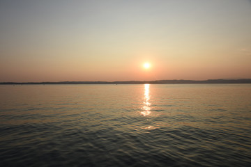 tramonto persone al tramonto guardare il tramonto cigno al tramonto mare lago estate spettacolo natura sole, 