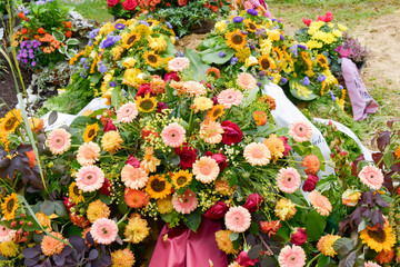 Kränze und Schleifen