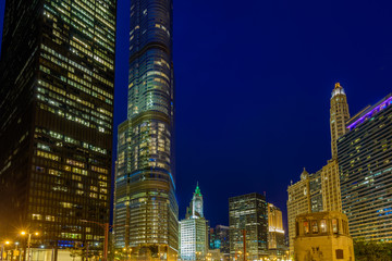 Fototapeta premium Chicago River skyline with urban skyscrapers at night, IL, USA