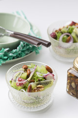 サラダのある食卓