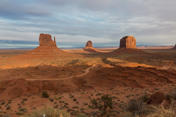 Fototapeta premium Monument valley at sunrise