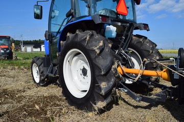 Obraz premium 農業用トラクター