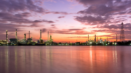 Fototapeta na wymiar Oil refinery factory
