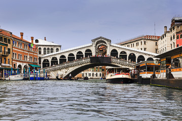Fototapeta na wymiar Venice Rialto Day from Gondola