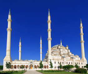 Fototapeta na wymiar Sabanci mosque in Adana, Turkey