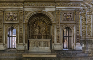 Fototapeta na wymiar Small altar. Chapel located inside the Cathedral in Toledo. Spain.