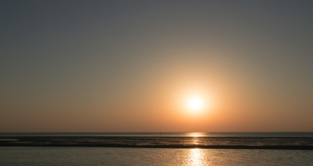 Sonnenaufgang über dem Meer