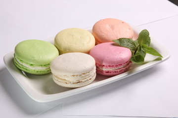 cake makaroni on plate