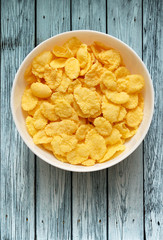 Yellow corn flakes