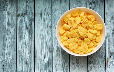 Yellow corn flakes