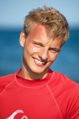 Teenager lacht
