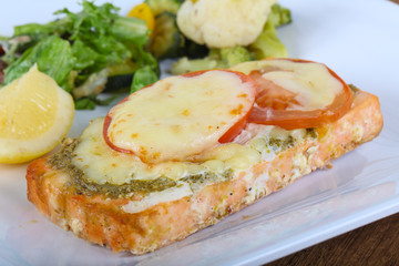 Baked salmon with pesto