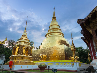 Fototapeta premium Dusk View of the Wat Phra Singh, Chiang Mai, Thailand