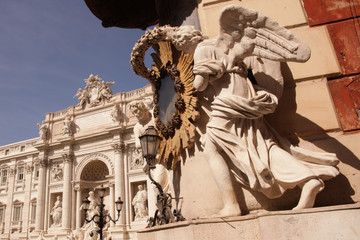 Angeli vicino Fontana di Trevi - 122412737