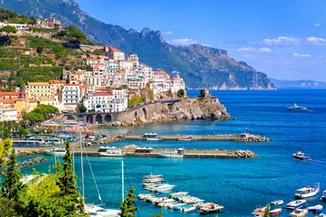 Vlies Fototapete Neapel Amalfi-Stadt in Süditalien in der Nähe von Neapel